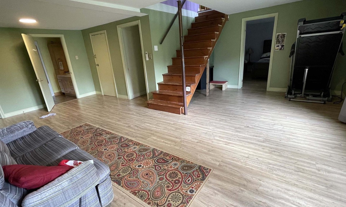 Dieppe House | Bright w/Huge Backyard + 5min to Parks!