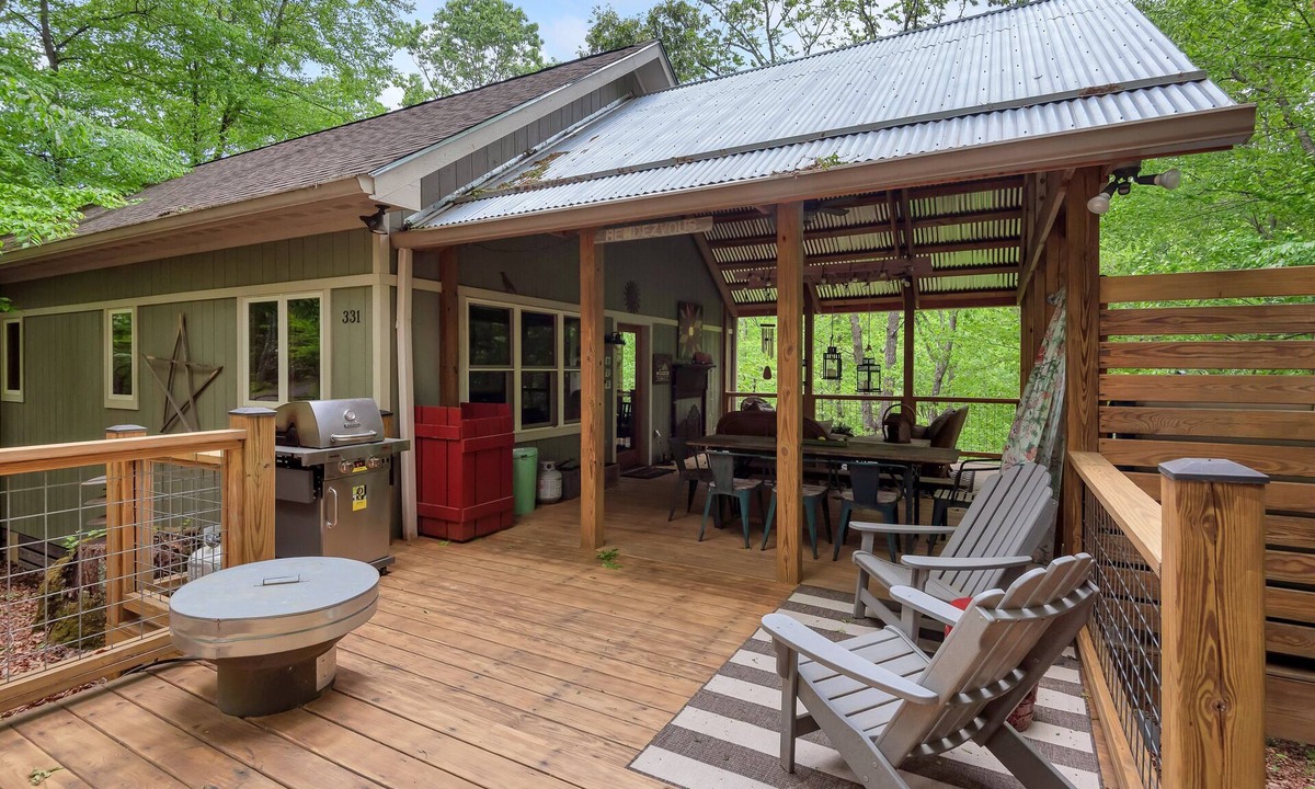 West Jefferson Cottage | By The New River - Hot Tub - Fireplace - Covered Porch