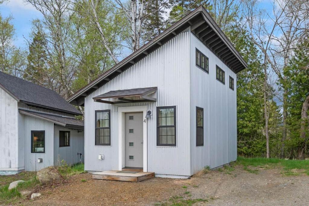 Rangeley House | Cabin 4- The Apex