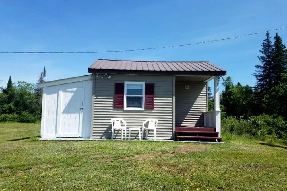 Stewartstown Cabin | Cabin for Couples, Perfect for a Romantic Getaway in New Hampshire