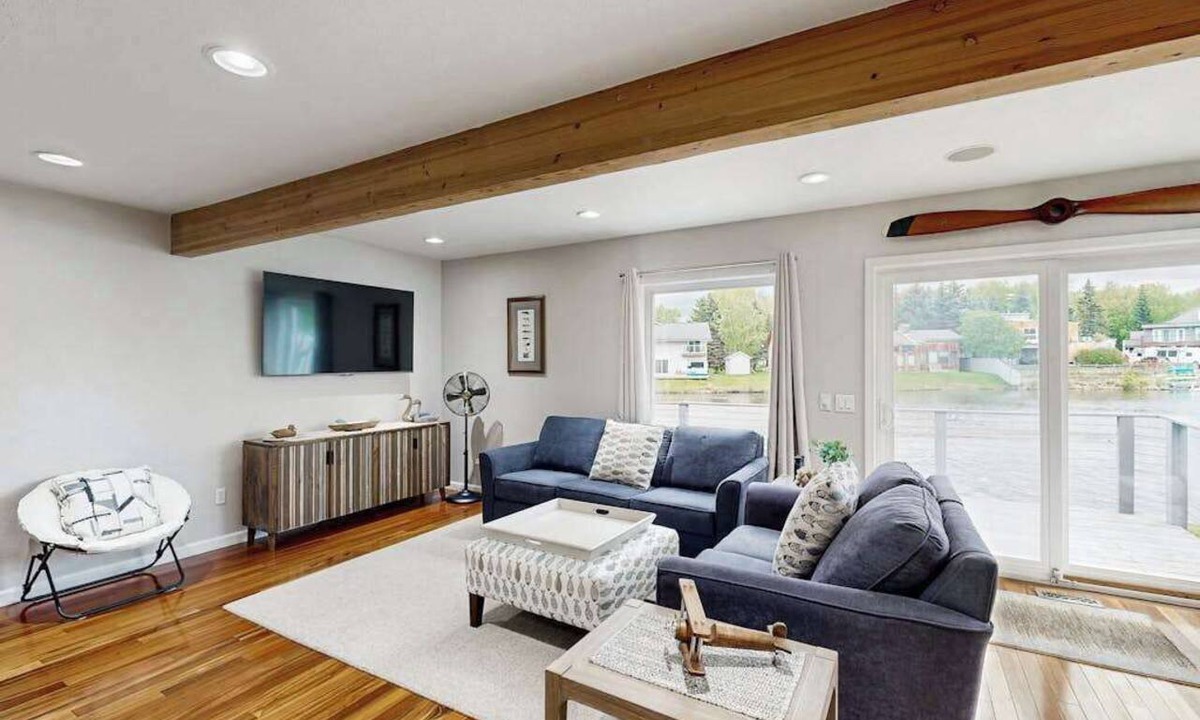 Bayshore - Klatt House | Campbell Lake Escape | Waterfront Estate | Dock