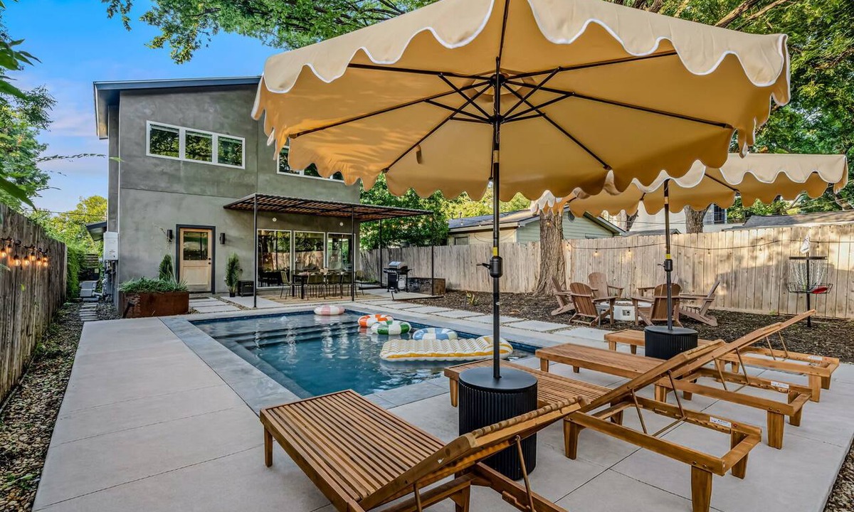 Holly House | Casa Tranquila Pool, Ping Pong, Game Room & More