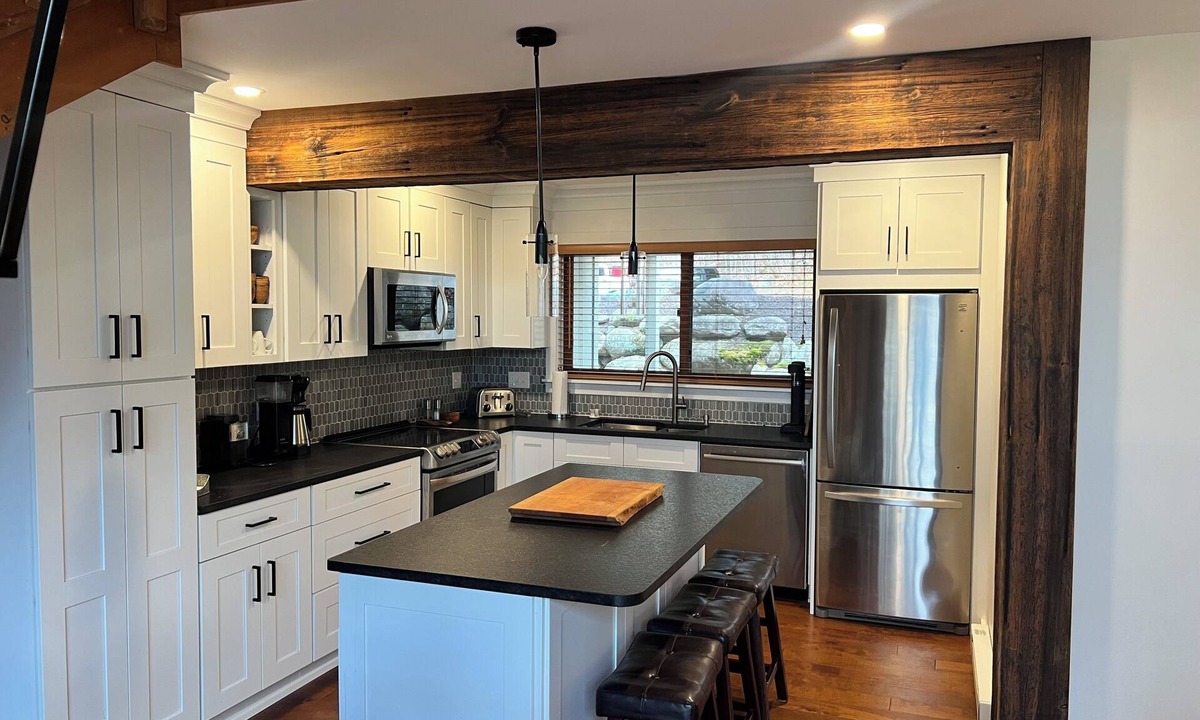 Lincoln House | Casual and Elegant - Townhouse Centrally located in Lincoln 1 mile from Loon Mtn
