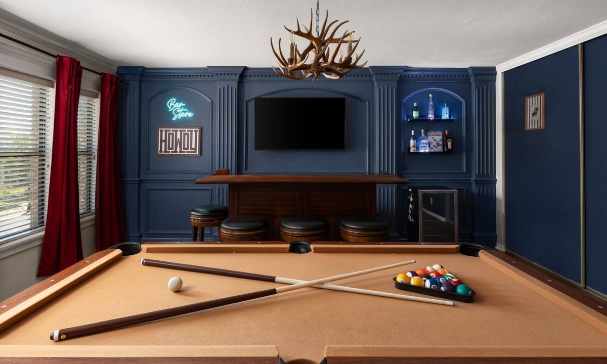 Cedar Park House | Cedar Park Parlor! 5BR Hot Tub & Game Room