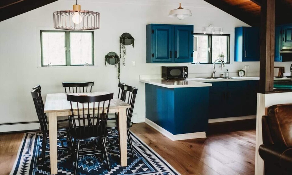 Bartlett Ski Chalet | ★Centrally-located chalet w/deck + Saco nearby★