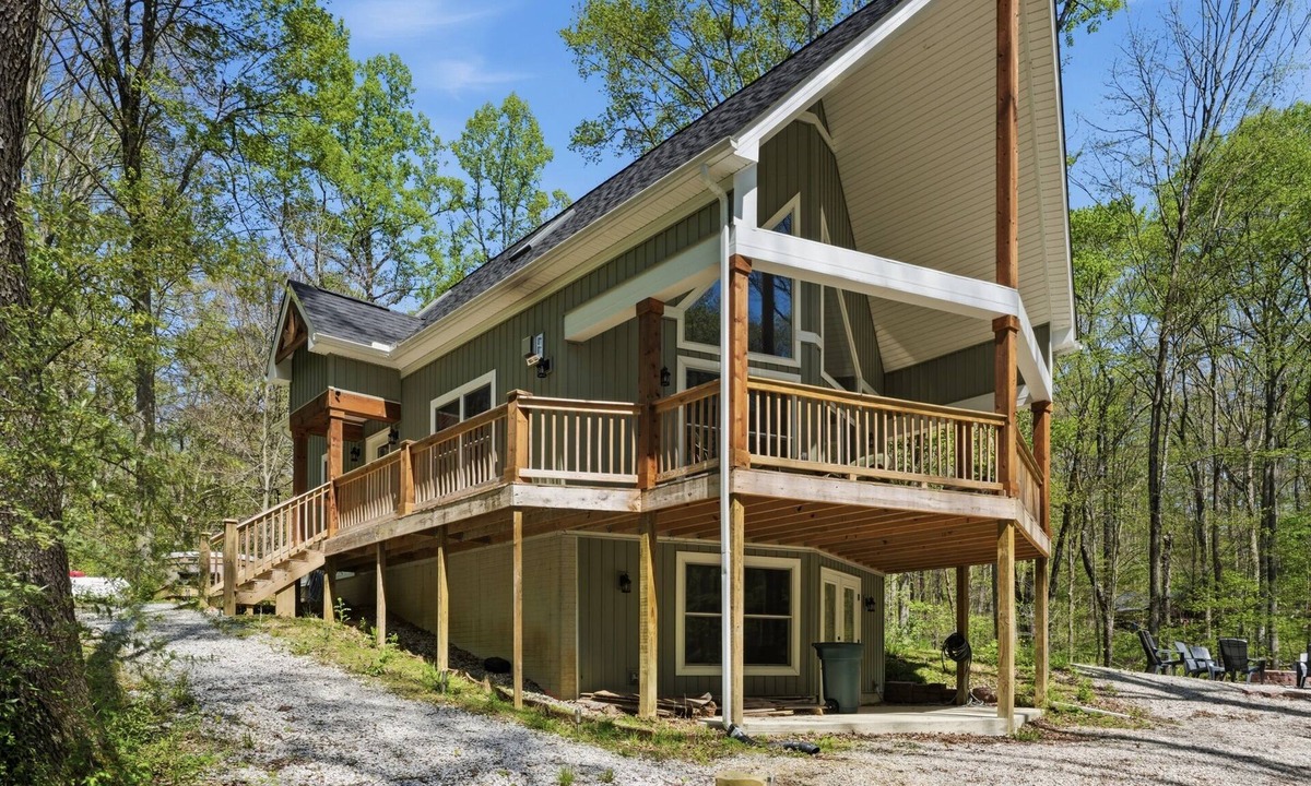 Rockbridge Ski Chalet | Chalet Getaway | Hocking Hills, Hot Tub, Lake