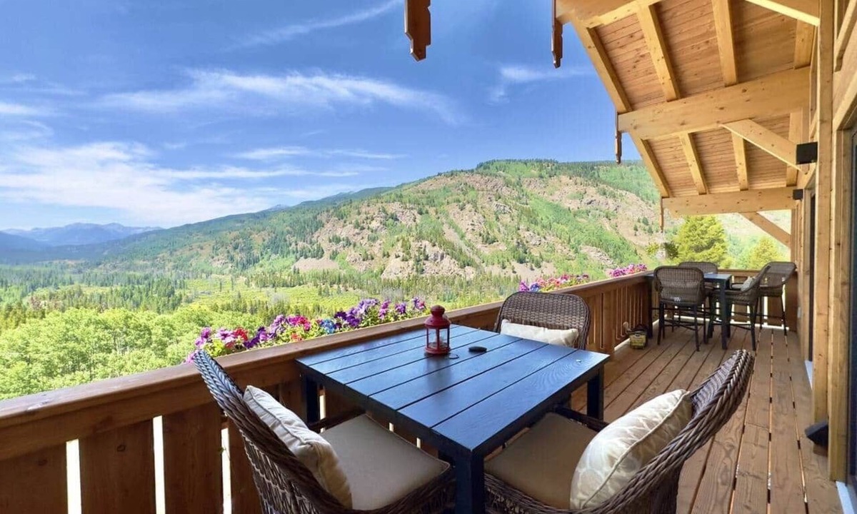 Red Cliff Ski Chalet | Chalet Homestake View between Vail and Leadville