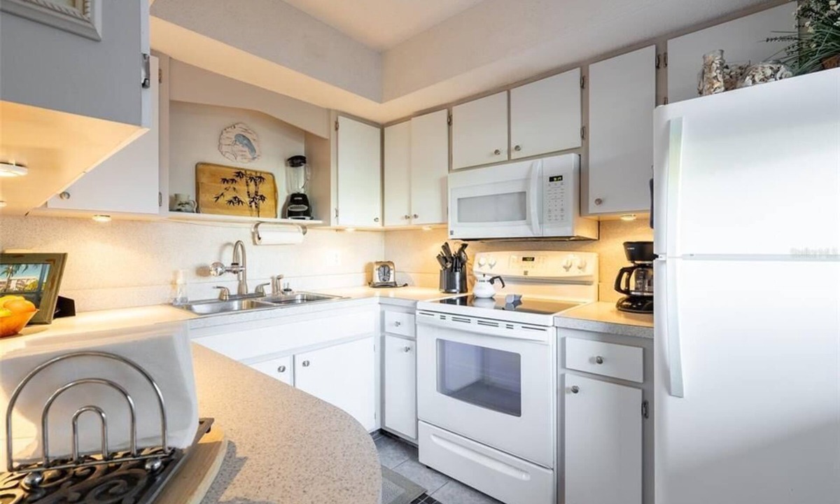Venice Condo | Charming 2 BDR /2 BATH Condo