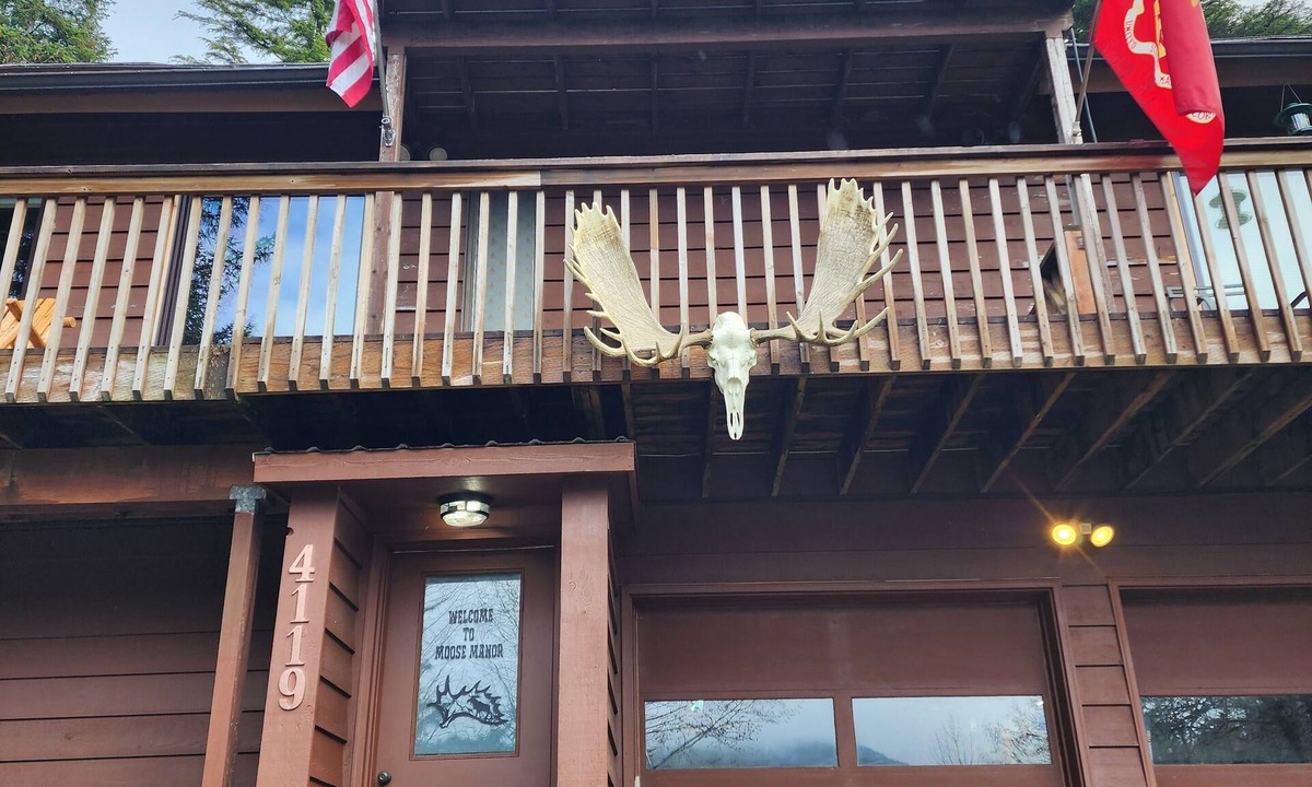 Salmon Creek House | Charming 2-bedroom, fully furnished townhome in Juneau, sleeps up to 6