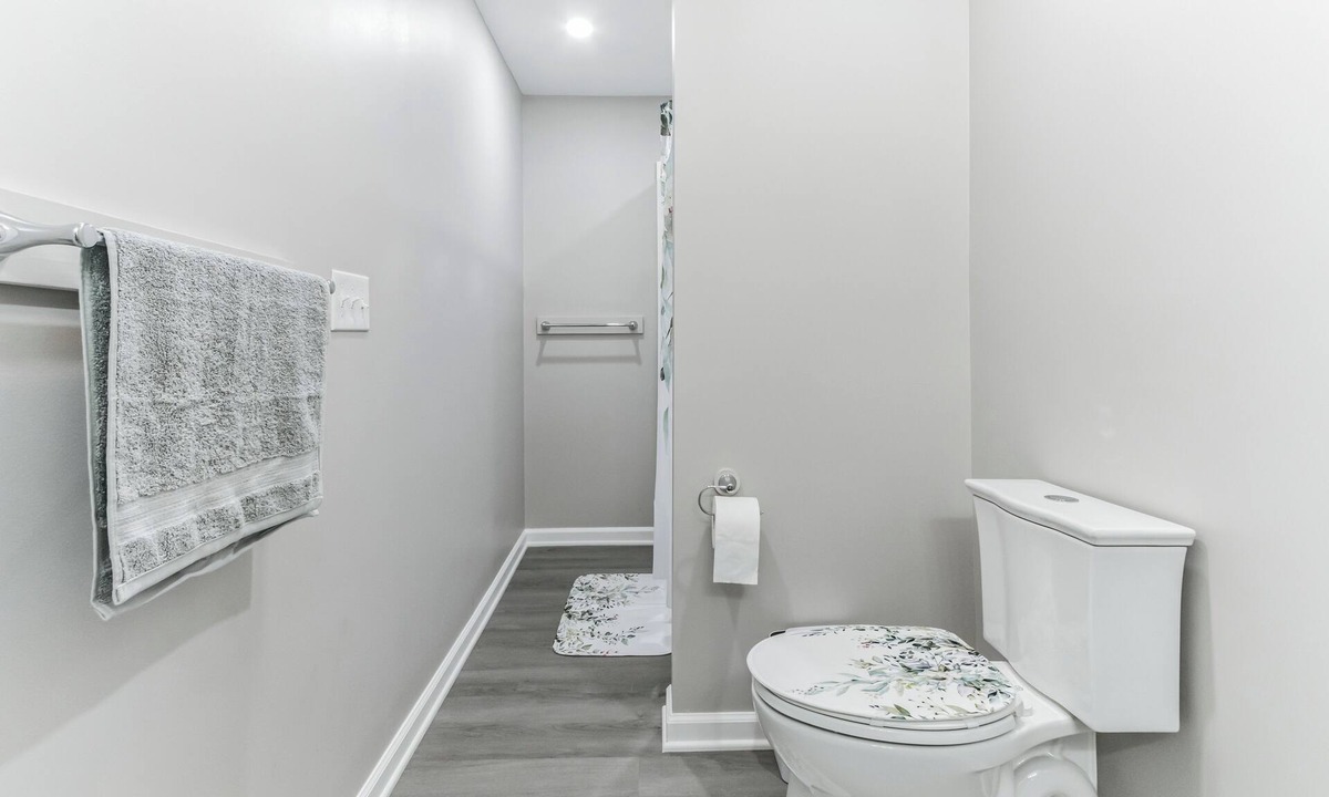 Bloomington House | Charming 2-bedroom house in delightful Bloomington with WiFi, AC
