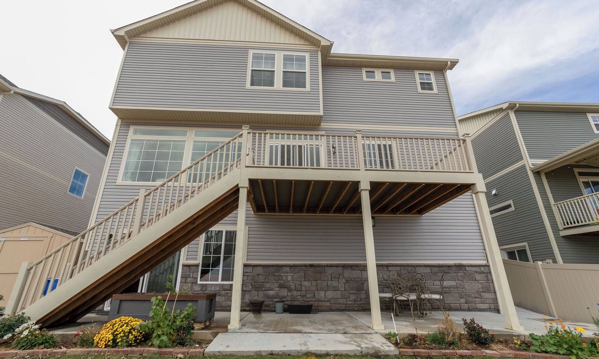 Aurora House | Charming 2bed 2 bath with AC, WiFi in wonderful Aurora
