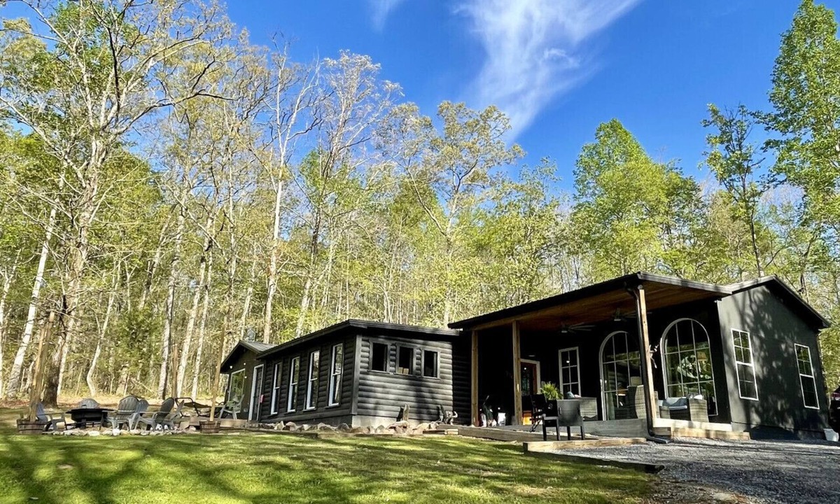 Cedar Bluff House | Charming 4 Bed 3.5 bath Sleeps 8 With Views Overlooking Beautiful Weiss Lake