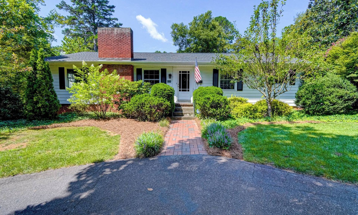 Winston - Salem House | Charming 4-bedroom house with WiFi and AC in lovely Winston-Salem