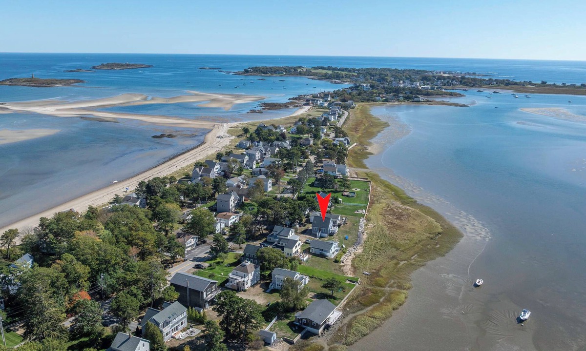 Biddeford Pool House | Charming 4-bedroom cape on Hills Beach Road