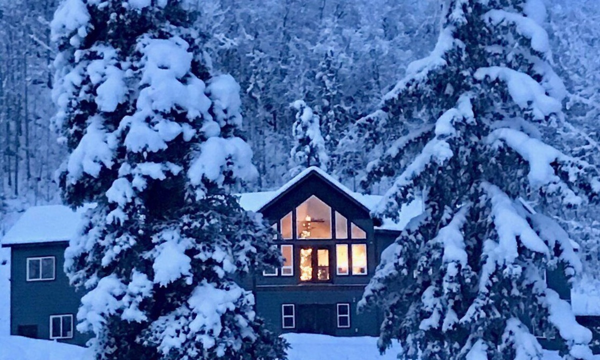 Butte House | Charming and scenic 3-bedroom house with all the comforts of home in Palmer, AK