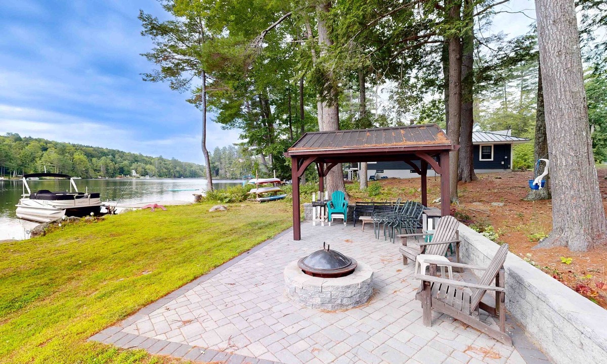 Oakland Apartment | Charming apartment with waterfront access, modern comforts, and lakeside firepit