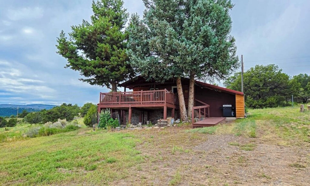 Alpine Village Cabin | Charming cabin close to activities with spacious deck and great views