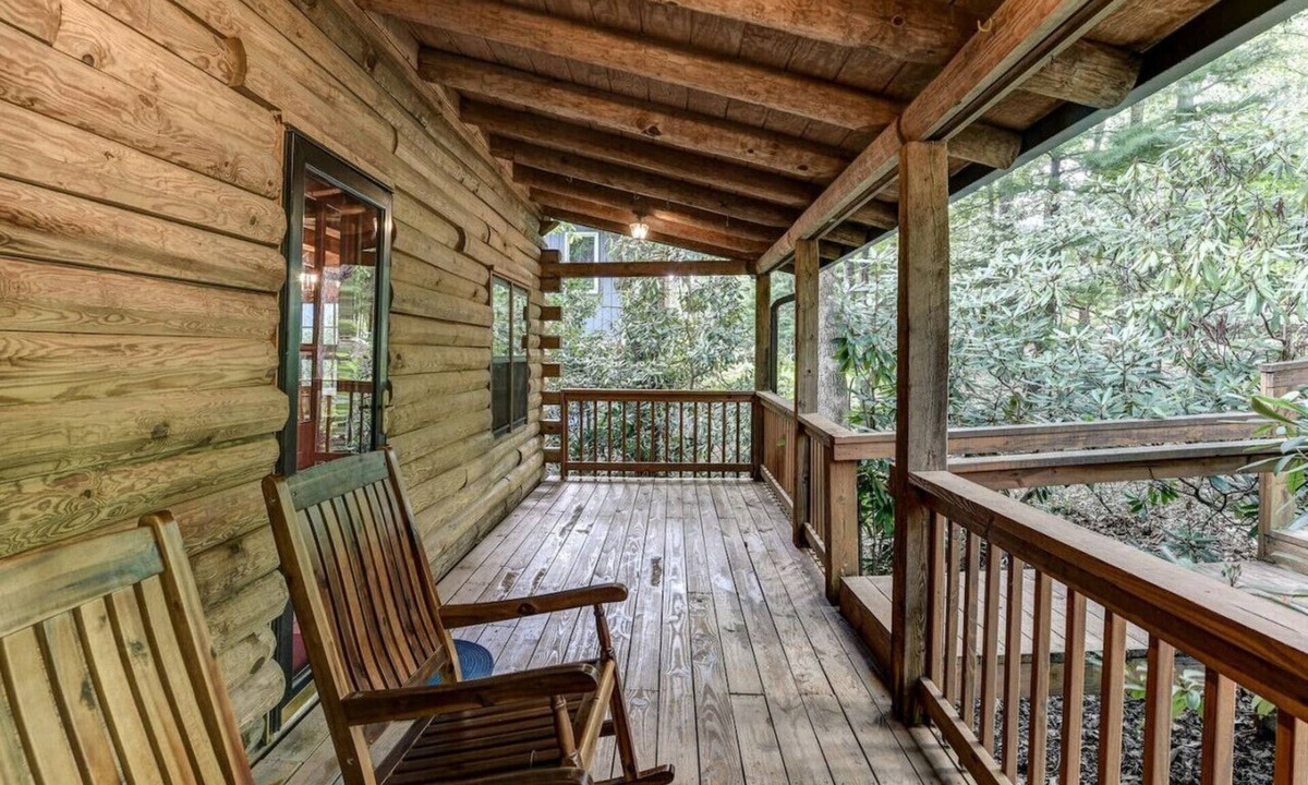 Royal Pines Cabin | Charming Cabin with Fire Pit