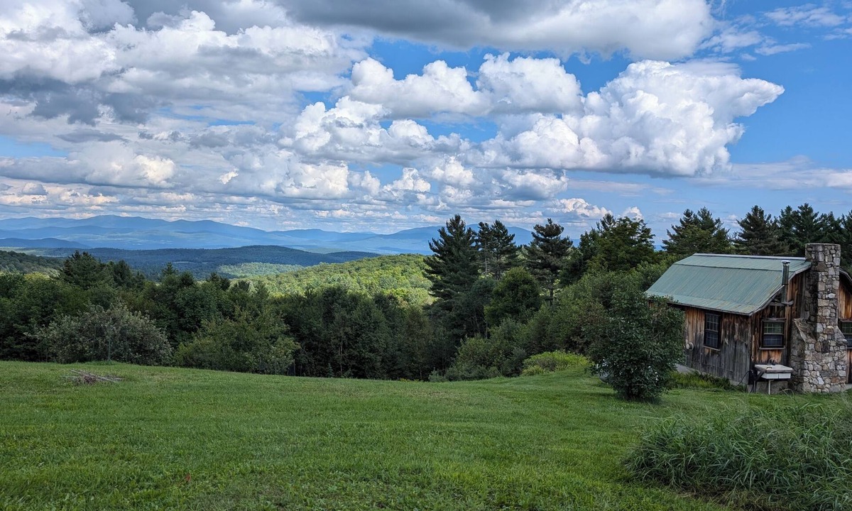 Topsham Cabin | Charming Cabin With Stunning Views!