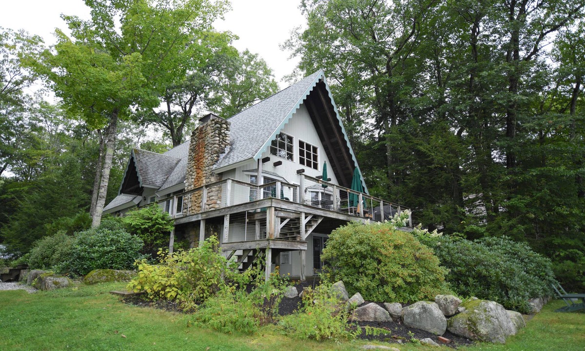 Bridgton Ski Chalet | Charming chalet with ample space for the whole family on beautiful Long Lake!