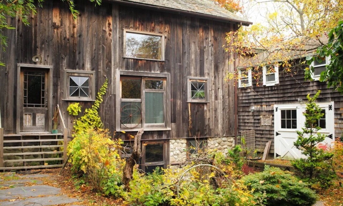 Bellport House | Charming Converted Barn and Cottage. 20 min dr to Smith Point Fire Island Beach