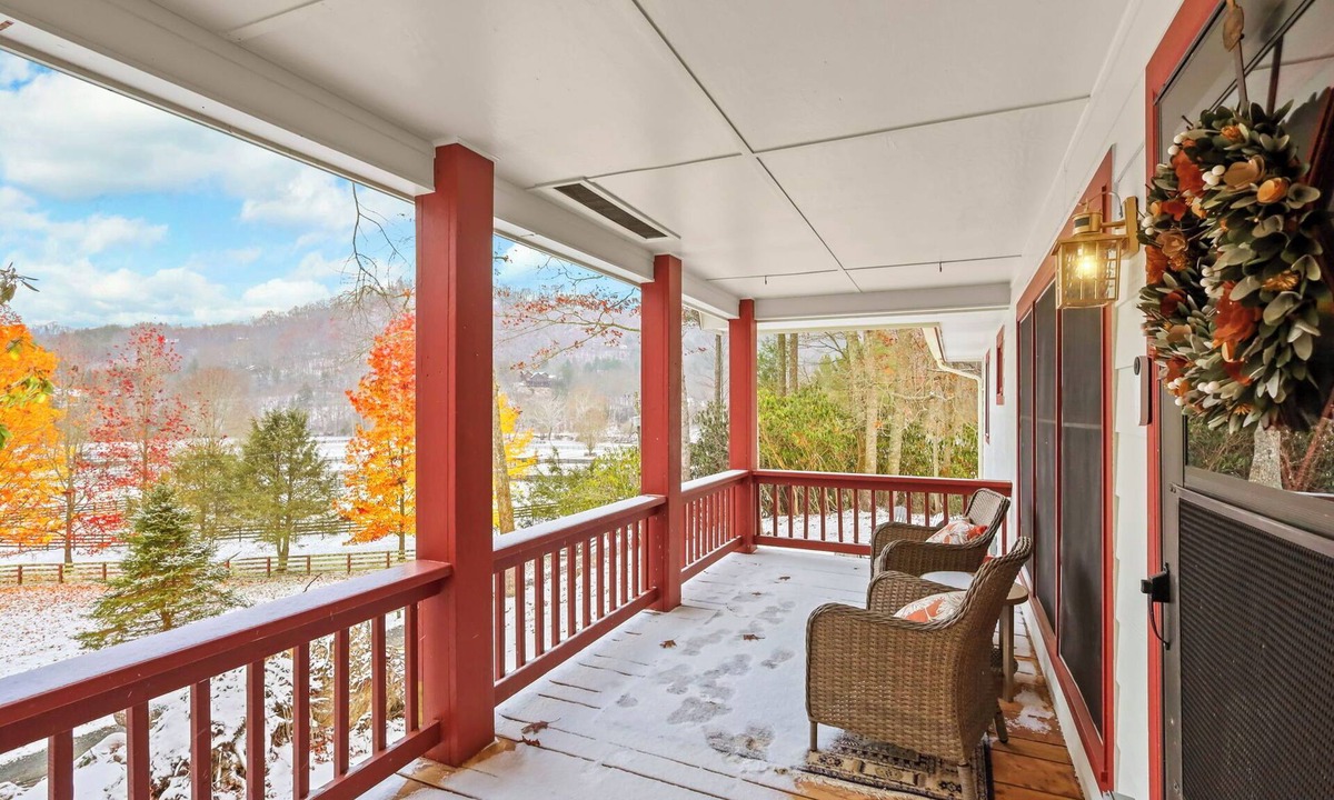 Boone Cottage | Charming Cottage in Historic Valle Crucis with Mtn Views/Hot tub/River access