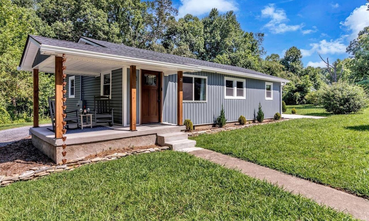Black Mountain Cottage | Charming Cottage with Spacious Backyard and Covered Porches Near Downtown Black Mountain, NC