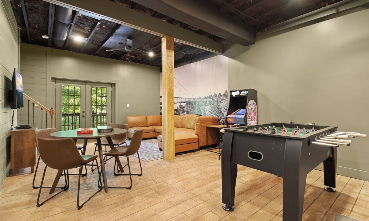 Blowing Rock Cabin | Charming Family Fun Cabin - Game Room, Arcade, Foosball by Grandfather Mountain
