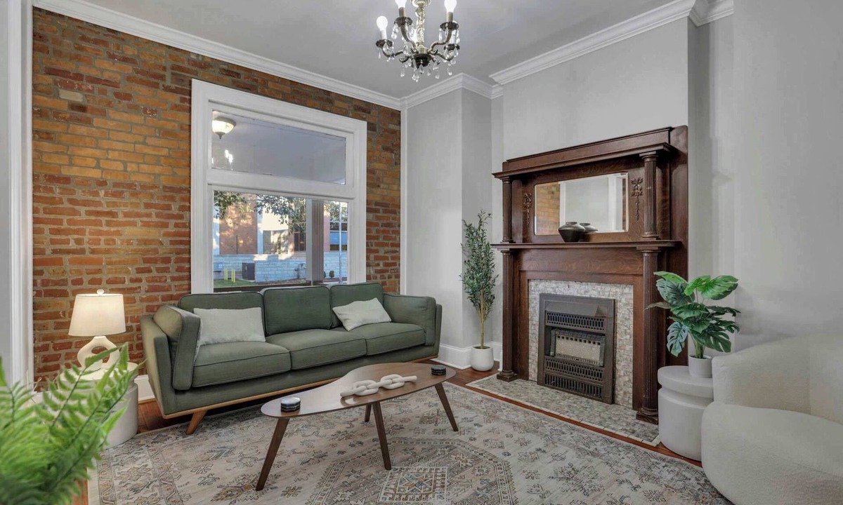Victorian Village Apartment | Charming Historic Getaway in the Heart of Columbus
