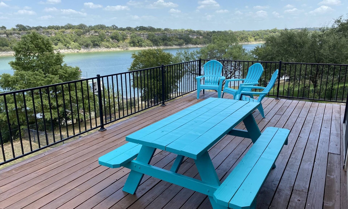 Spicewood House | Charming lakefront home perfect for a weekend getaway