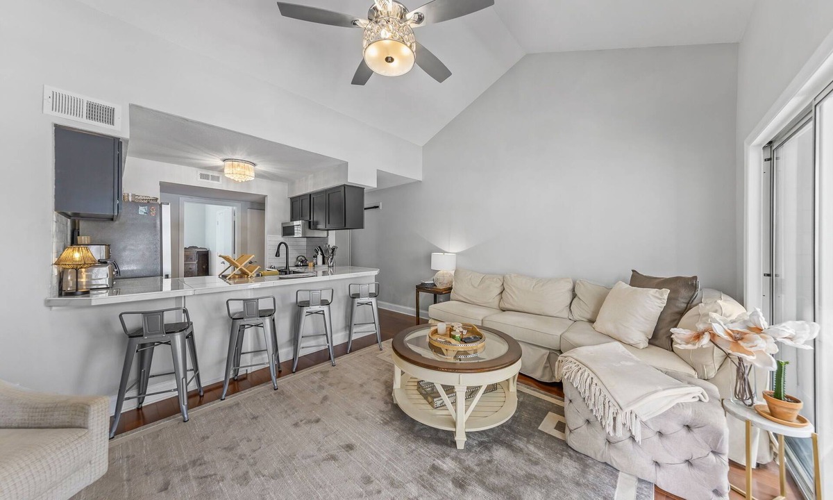 Mount Mourne Condo | "Charming Penthouse with Quaint Cove & Pool Views at Lake Norman!"