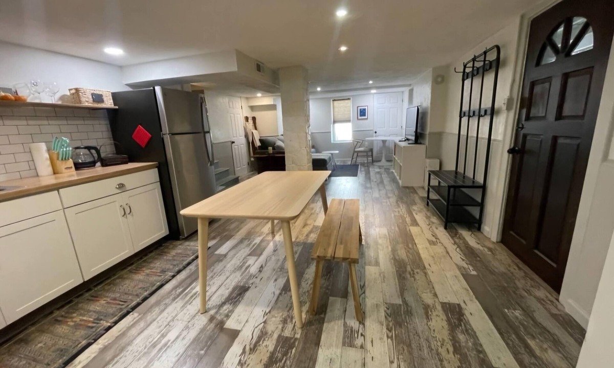 Roanoke Apartment | Charming private studio near downtown, hospitals, hiking, rivers. Pet friendly.