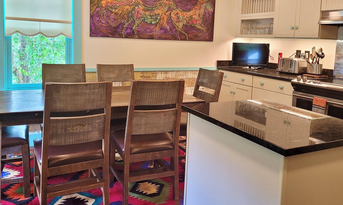 Winthrop Apartment | Charming Rendezvous Suite in the Historic Guy Waring House-Downtown Winthrop!
