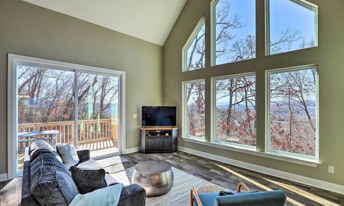 Woodfin Cottage | Charming Retreat w/Mtn Views: Walkable Location!