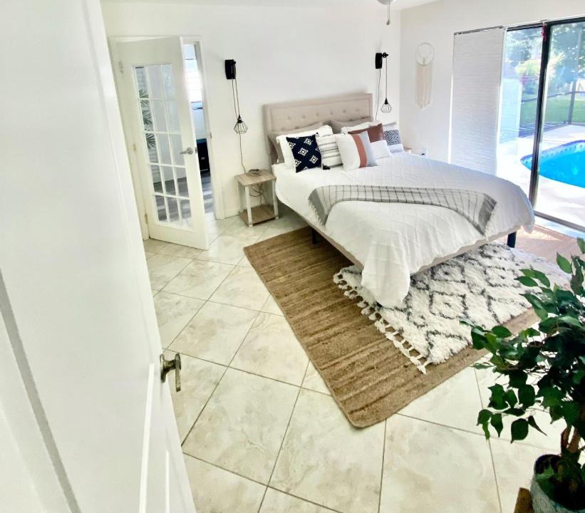 Spring Hill House | Cheerful 1 bedroom guest suite with pool and yard