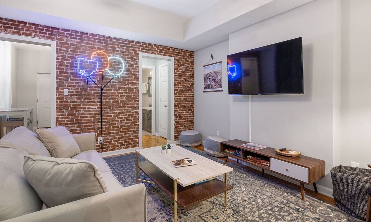 East Price Hill Condo | Chic Apt with Private Deck and Parking