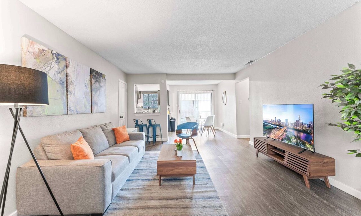 Riverside Apartment | Chic Comfy King Bed 2BR Suite, 5 Min to DT w/pool