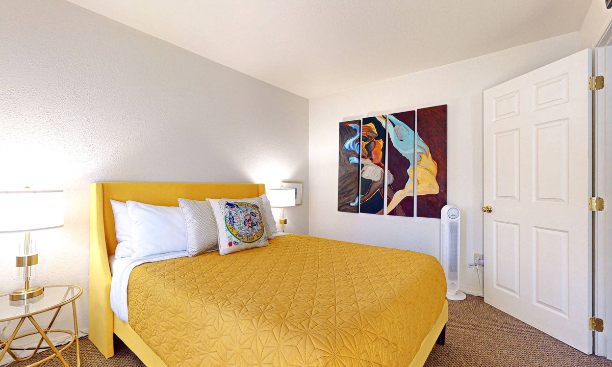 Port Townsend Hotel | Chic hotel suite just steps away from Downtown Port Townsend