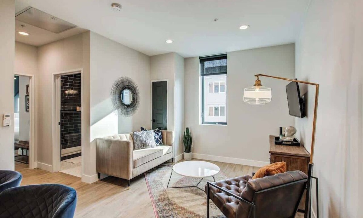 Berkeley Apartment | Chic Tennyson St Retreat | Walk to Shops & Cafes