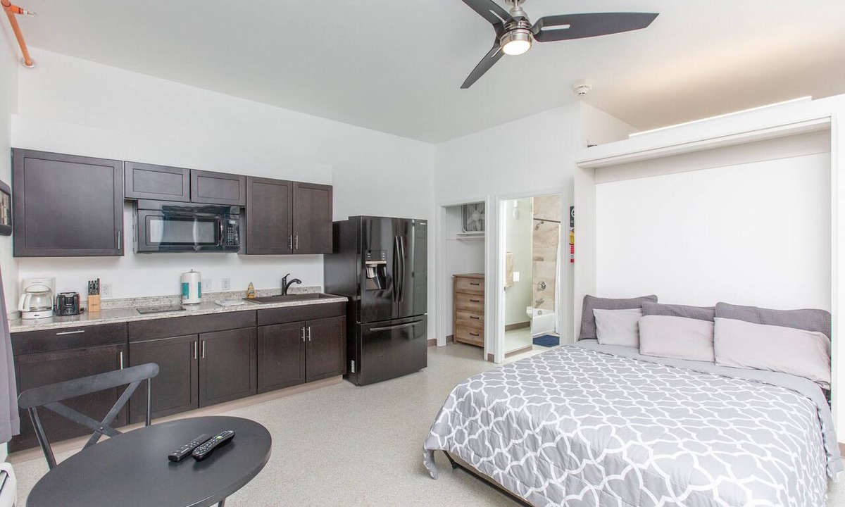 Huffman - O' Malley Apartment | Chugach Mountains View South Anch Premium Suite