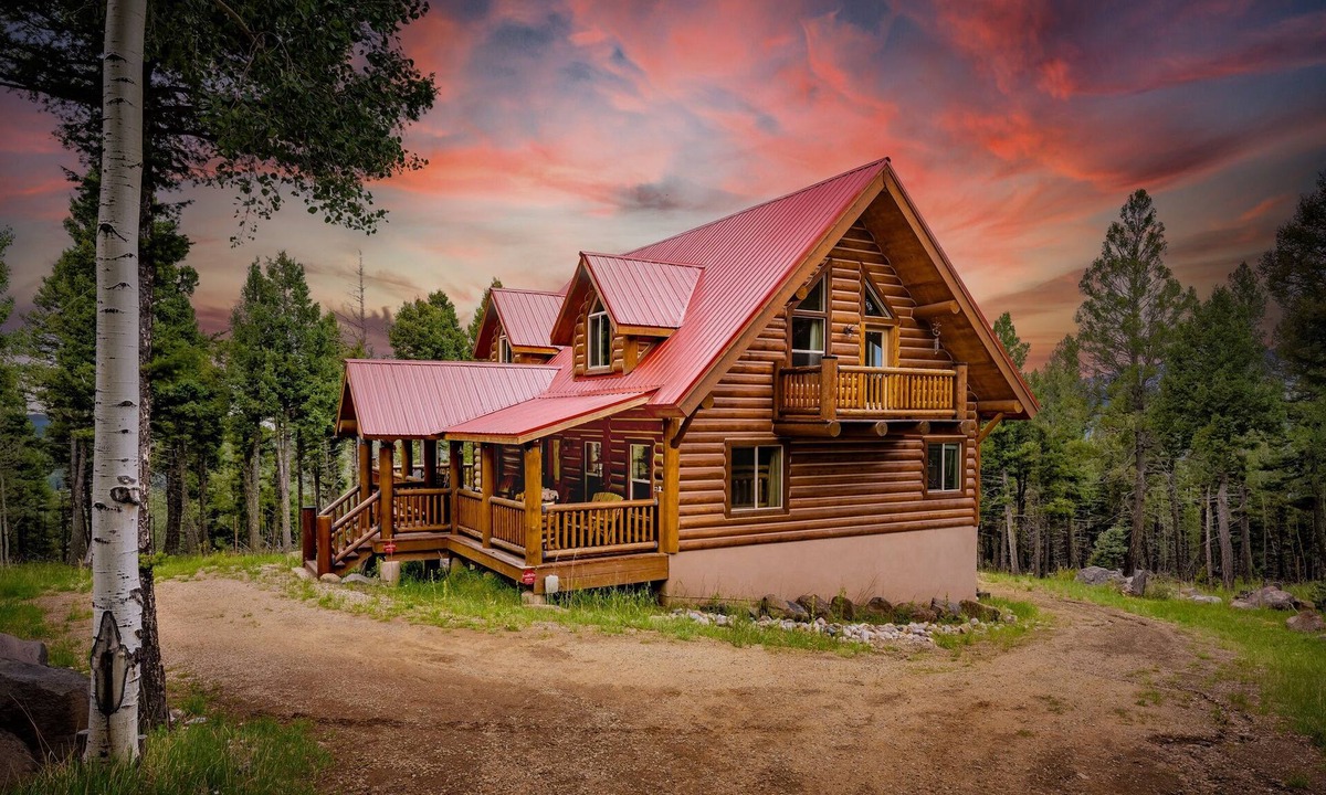 Angel Fire House | Classic Log Cabin w/Hot tub, Great Views, Private Feel, Wrap-Around Decks