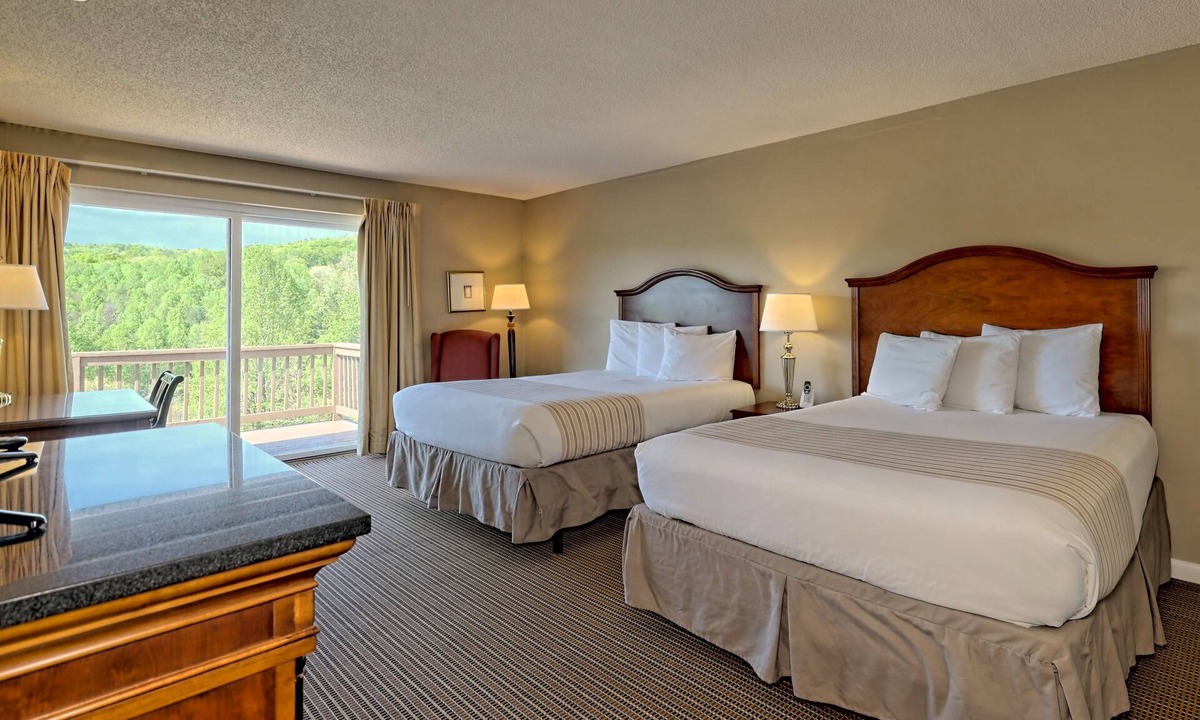 Clayton Hotel | Clayton 1BR/1BA Two Queen Room w/Balcony & Pool