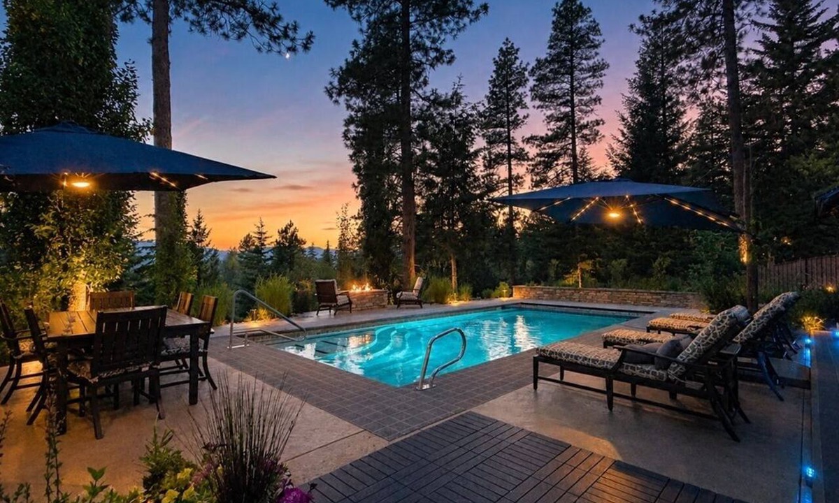 Ronald House | Cle Elum’s Best Kept Secret+Pool Access & Pickleball+Big View & Grass Yard