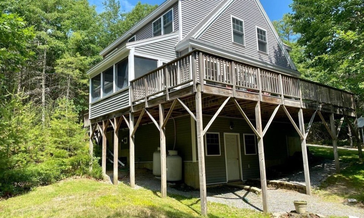 Mac Mahan House | Coastal Woodsy Hideaway near Robinhood Marina