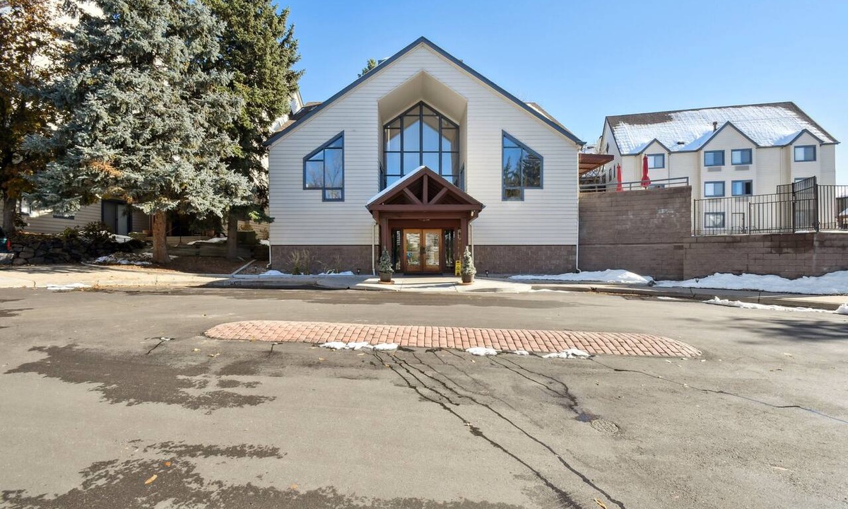 Englewood Apartment | Code & Comfort | 2BR DTC Retreat | Pool + Home Office | Greenwood Village