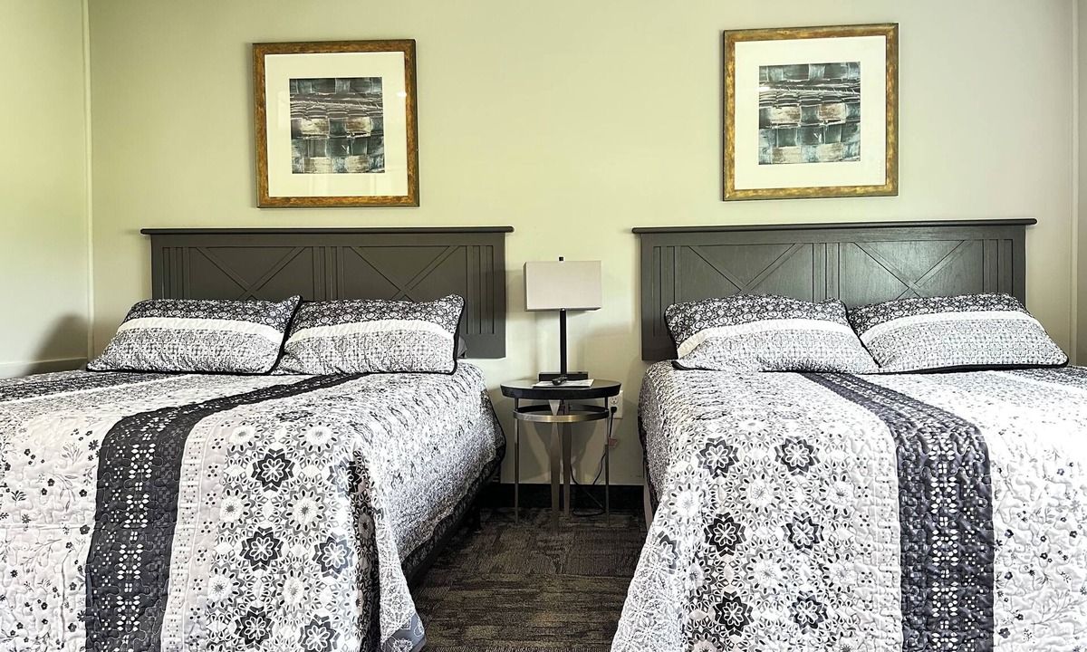 Farmington Hotel | Colonial Valley Motel