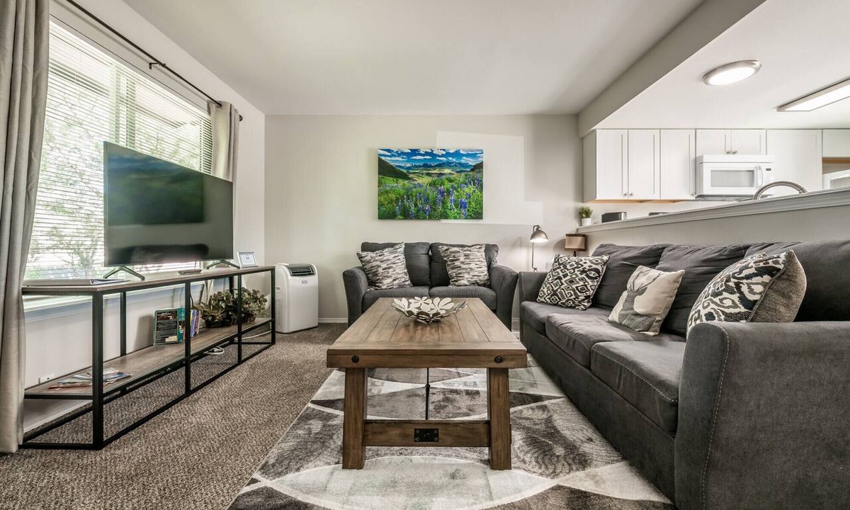 Cimarron Hills Condo | ⤃ Colorado Hideaway! 2 BR, 1.5 Bath w/AC Sleeps 6!