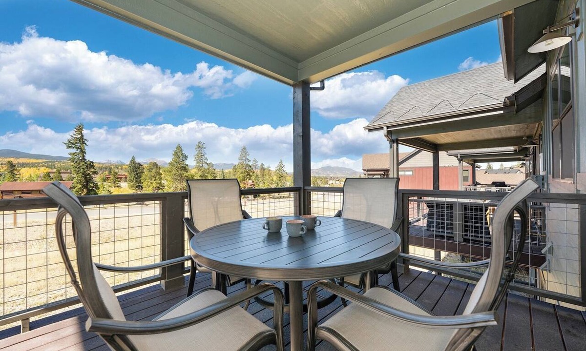 Rendezvous Condo | Colorado Mountain Rendezvous: Cozy Luxe Townhome w/Hot Tub + Winter Park Views