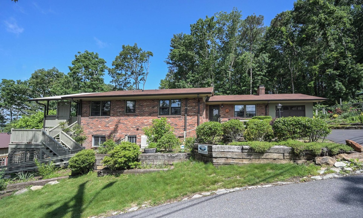 Kenilworth House | Come see us! Nana’s Place is minutes from everything AVL!