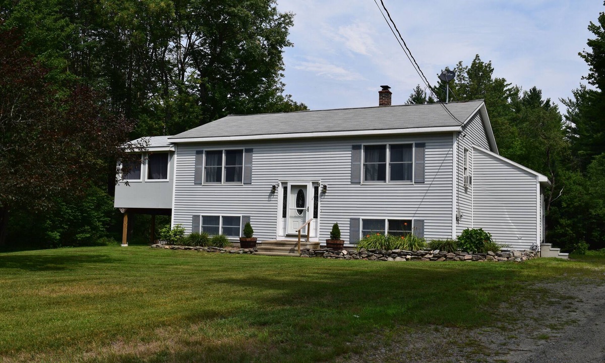 Whitefield House | Comfortable Getaway Home- A comfortable retreat in the White Mountains!